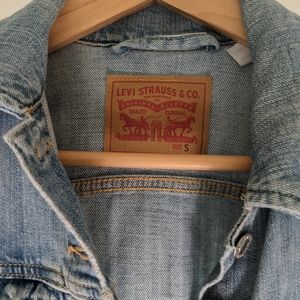 Levis light wash denim jacket, size small